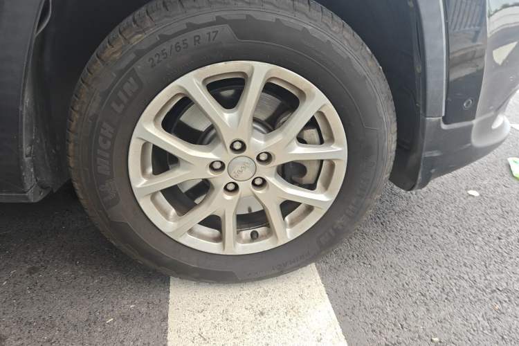 Used Jeep Cherokee 2016 2.4L Professional Edition Right Front Wheel Hub