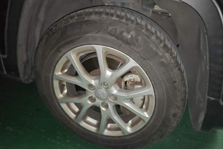 Used Jeep Cherokee 2016 2.4L Professional Smart Version Right Front Wheel Hub