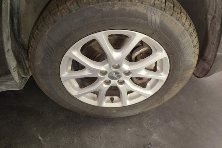 Used Jeep Cherokee 2016 2.4L Professional Smart Version Right Front Wheel Hub