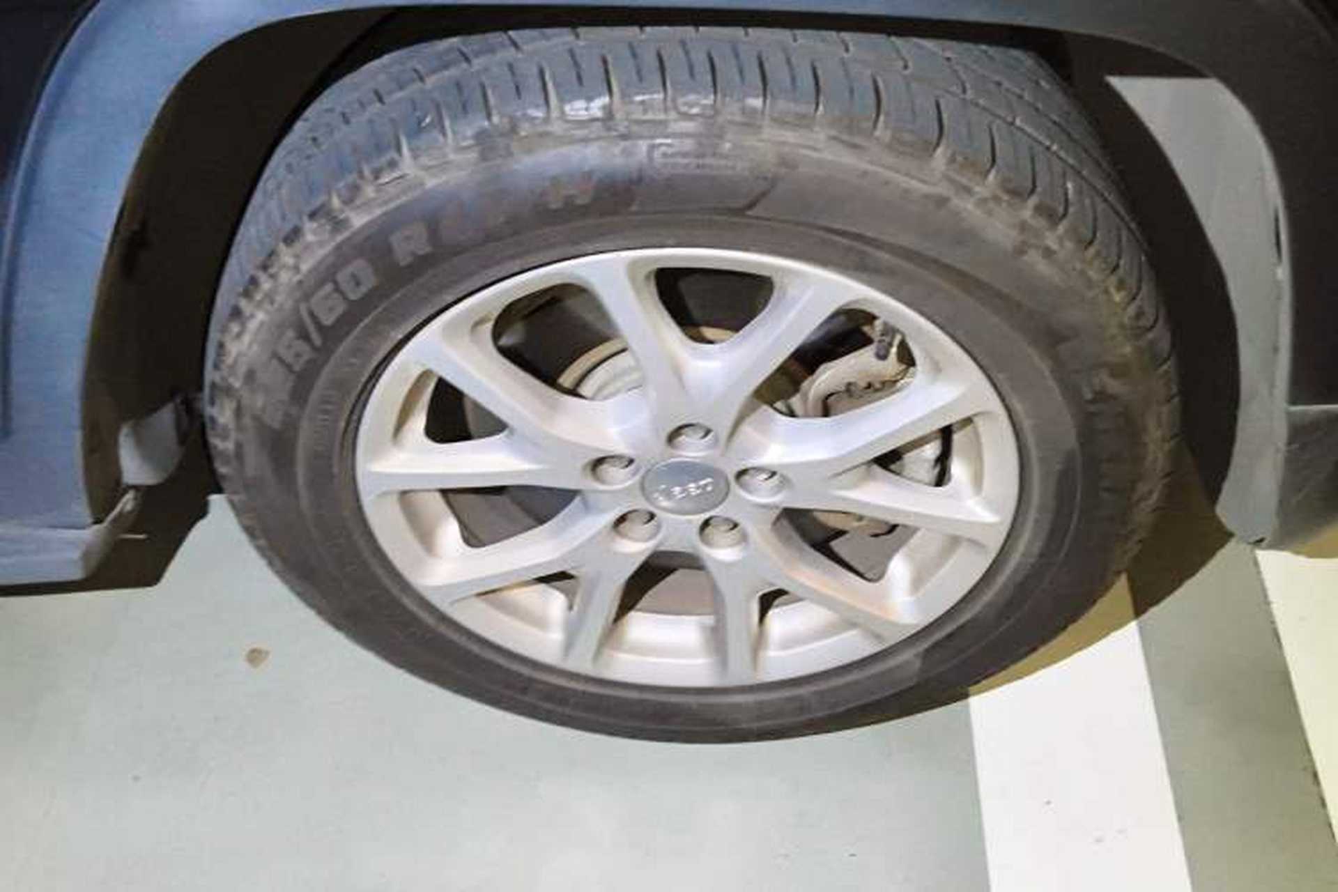 Used Jeep Cherokee 2016 2.4L Leading Edition Right Front Wheel Hub