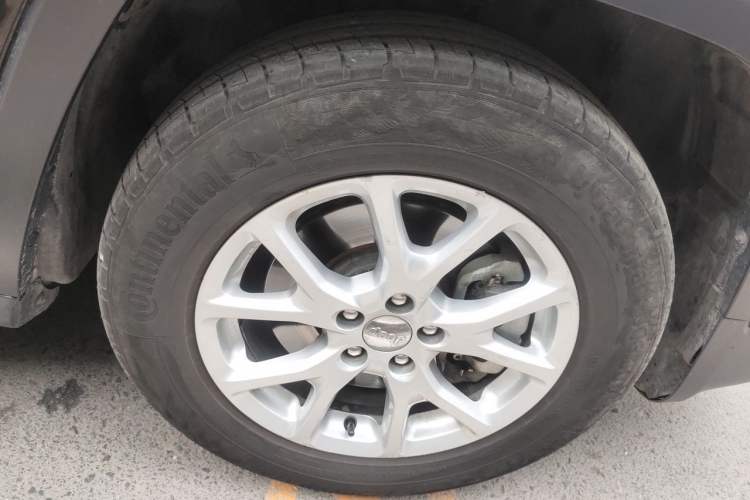 Used Jeep Cherokee 2016 2.4L Professional Edition Right Front Wheel Hub