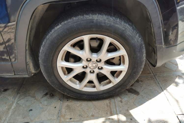 Used Jeep Cherokee 2016 2.4L Professional Edition Right Front Wheel Hub