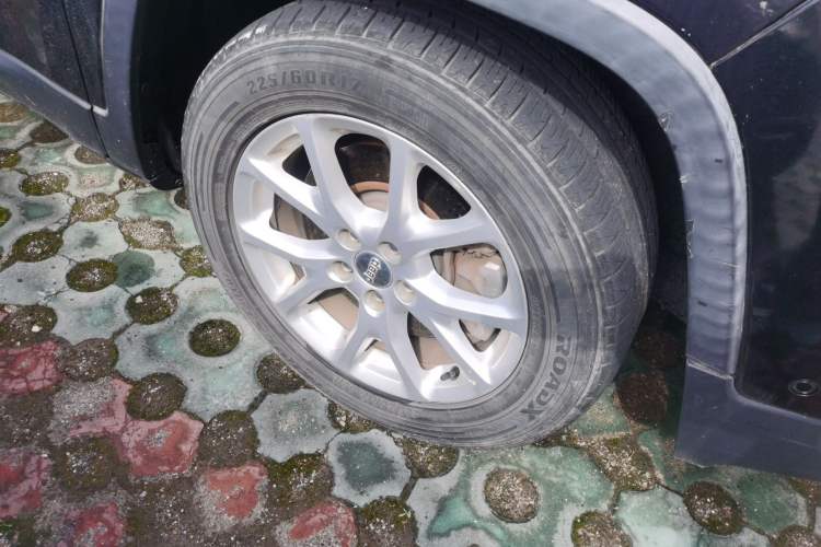Used Jeep Cherokee 2016 2.4L Leading Smart Version Right Front Wheel Hub