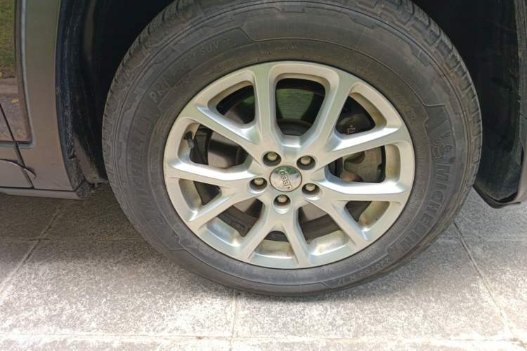 Used Jeep Cherokee 2016 2.4L Professional Smart Version Right Front Wheel Hub
