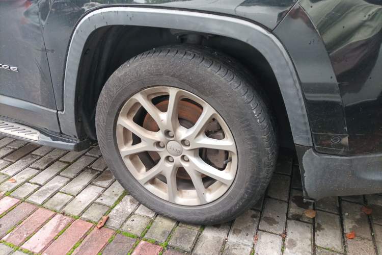 Used Jeep Cherokee 2016 2.4L Leading Edition Right Front Wheel Hub