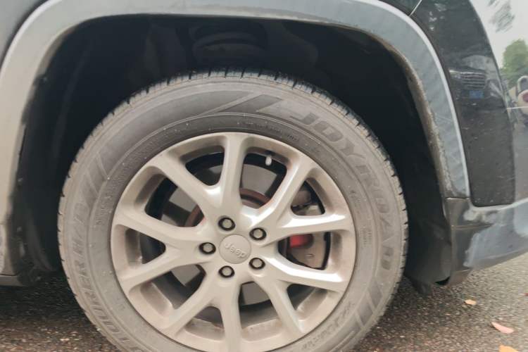 Used Jeep Cherokee 2016 2.4L Leading Smart Version Right Front Wheel Hub