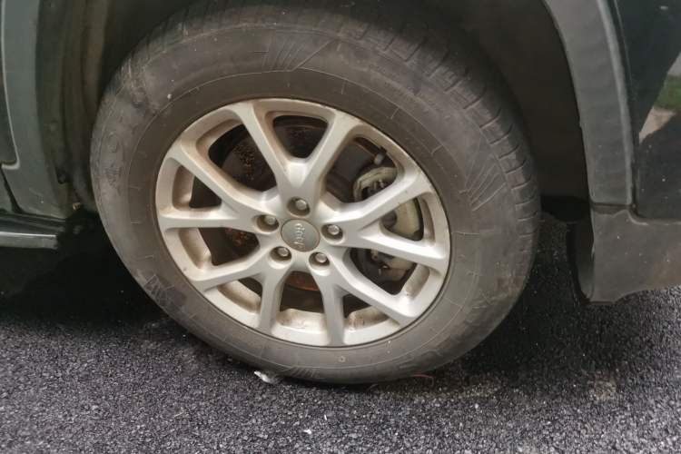 Used Jeep Cherokee 2016 2.4L Professional Edition Right Front Wheel Hub