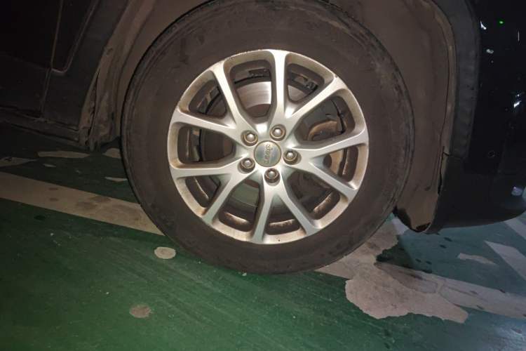 Used Jeep Cherokee 2016 2.4L Leading Edition Right Front Wheel Hub