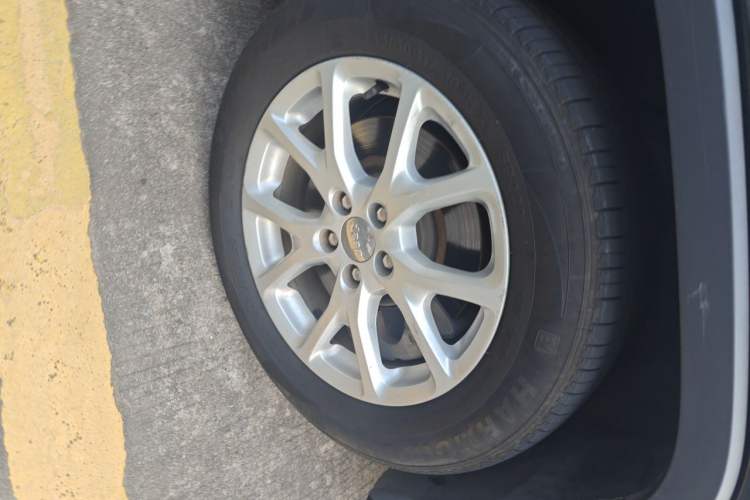 Used Jeep Cherokee 2016 2.4L Leading Smart Version Right Front Wheel Hub