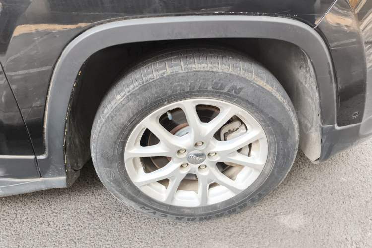 Used Jeep Cherokee 2016 2.4L Leading Smart Version Right Front Wheel Hub