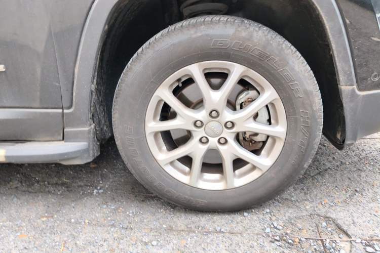 Used Jeep Cherokee 2016 2.4L Professional Smart Version Right Front Wheel Hub
