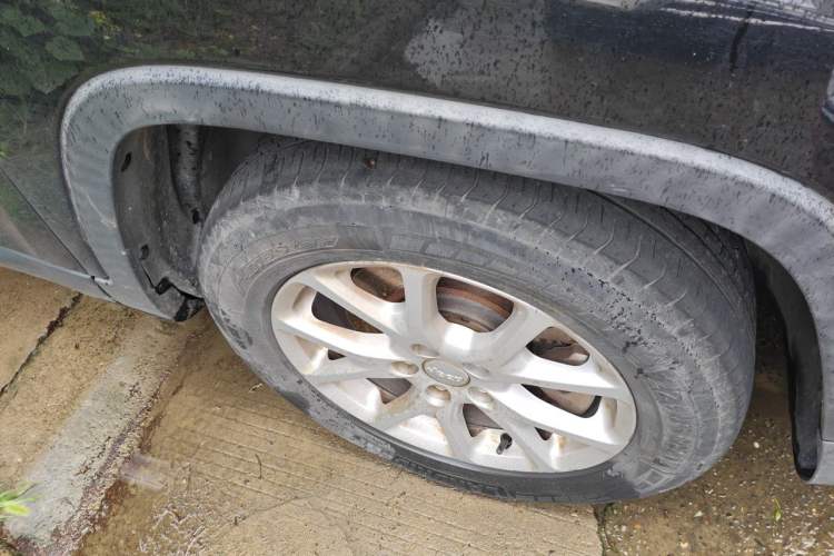 Used Jeep Cherokee 2016 2.4L Leading Edition Right Front Wheel Hub