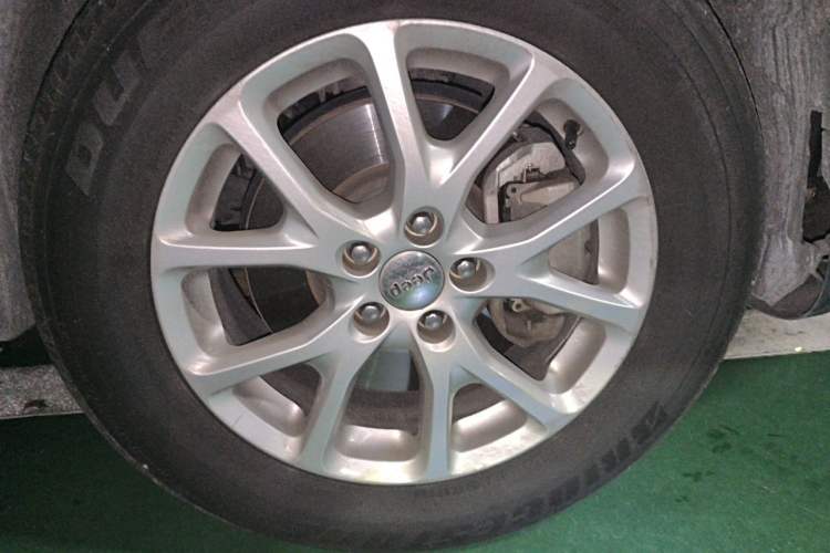 Used Jeep Cherokee 2016 2.4L Professional Smart Version Right Front Wheel Hub