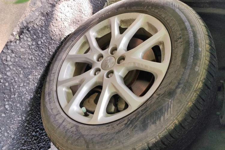 Used Jeep Cherokee 2016 2.4L Leading Edition Right Front Wheel Hub