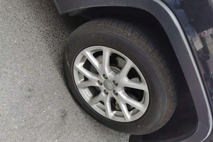 Used Jeep Cherokee 2016 2.4L Leading Edition Right Front Wheel Hub