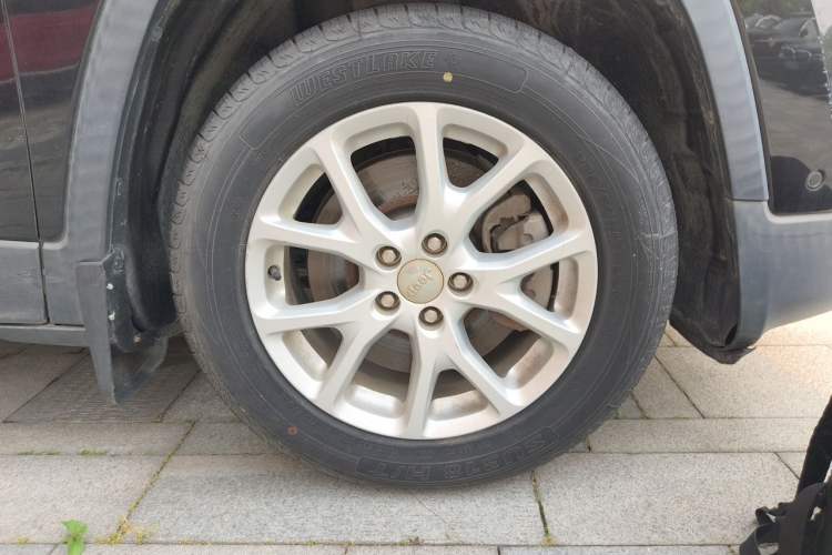 Used Jeep Cherokee 2016 2.4L Leading Edition Right Front Wheel Hub