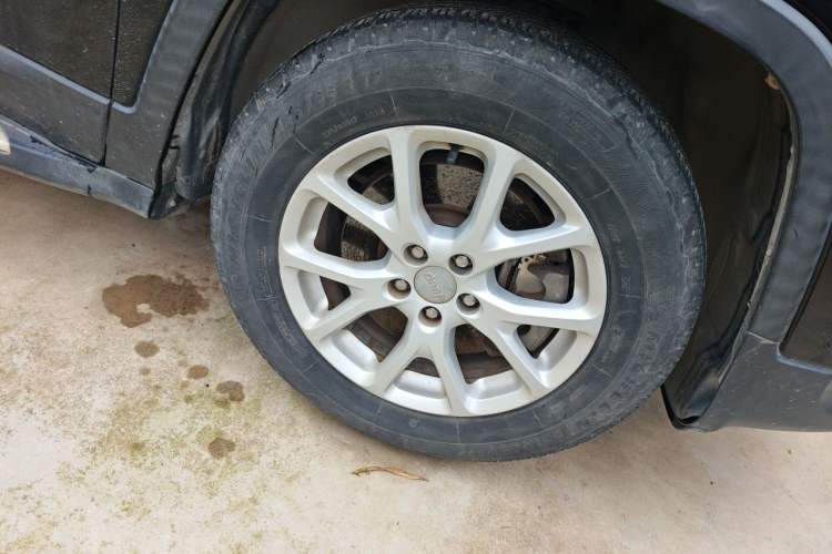 Used Jeep Cherokee 2016 2.4L Professional Smart Version Right Front Wheel Hub