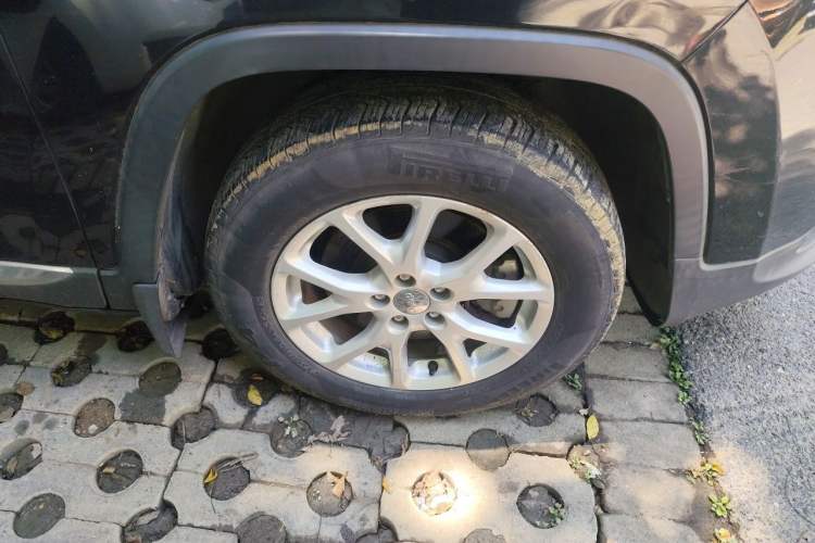 Used Jeep Cherokee 2016 2.4L Leading Edition Right Front Wheel Hub