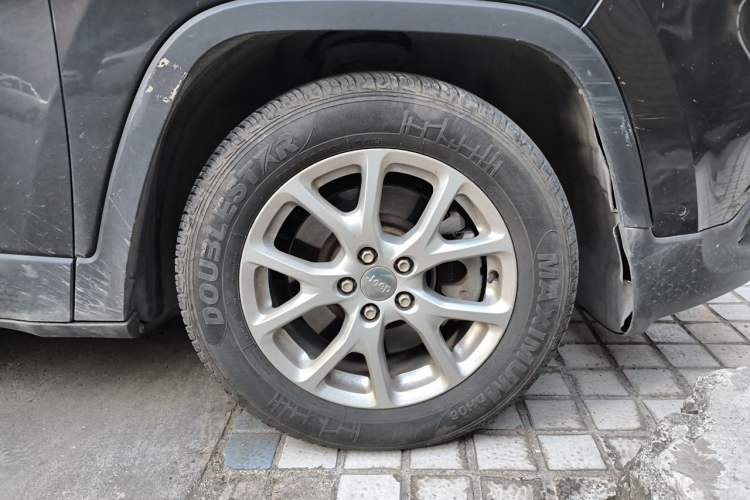Used Jeep Cherokee 2016 2.4L Leading Smart Version Right Front Wheel Hub