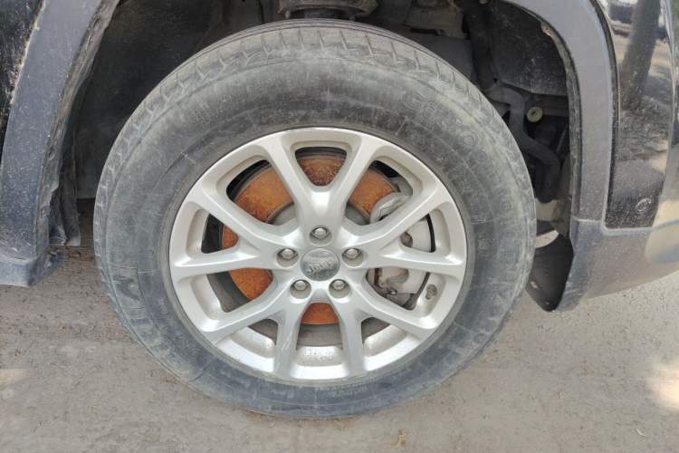 Used Jeep Cherokee 2016 2.4L Professional Smart Version Right Front Wheel Hub