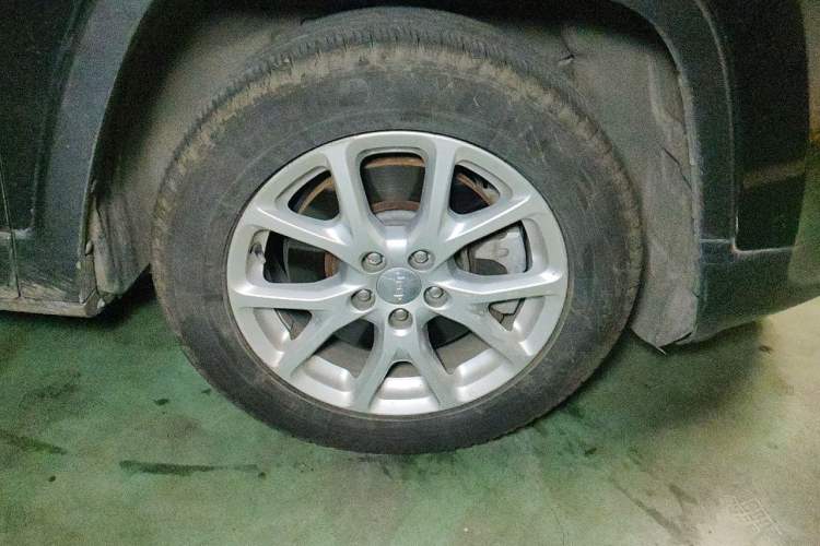 Used Jeep Cherokee 2016 2.4L Leading Edition Right Front Wheel Hub