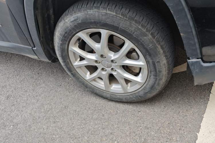 Used Jeep Cherokee 2016 2.4L Leading Edition Right Front Wheel Hub