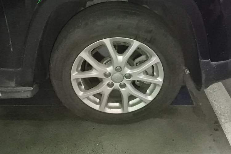 Used Jeep Cherokee 2016 2.4L Leading Edition Right Front Wheel Hub