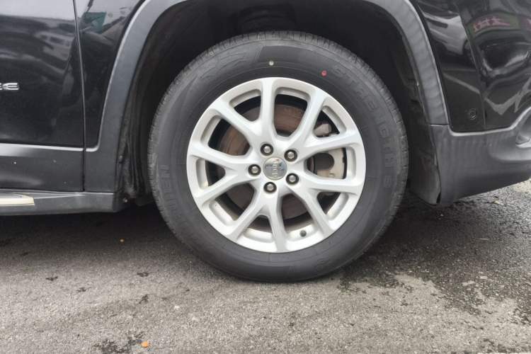 Used Jeep Cherokee 2016 2.4L Leading Edition Right Front Wheel Hub