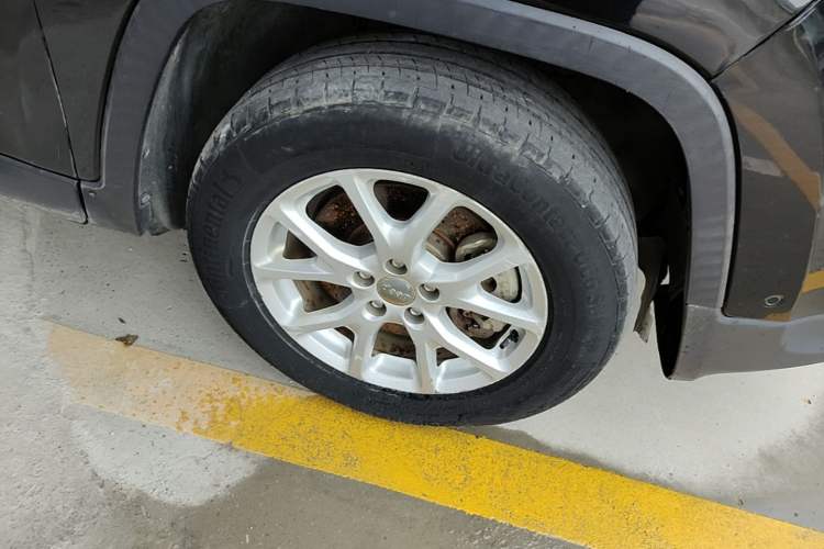 Used Jeep Cherokee 2016 2.4L Professional Edition Right Front Wheel Hub