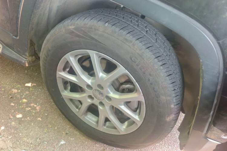 Used Jeep Cherokee 2016 2.4L Professional Smart Version Right Front Wheel Hub