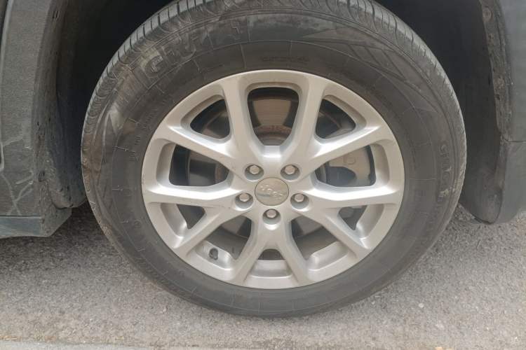 Used Jeep Cherokee 2016 2.4L Leading Edition Right Front Wheel Hub