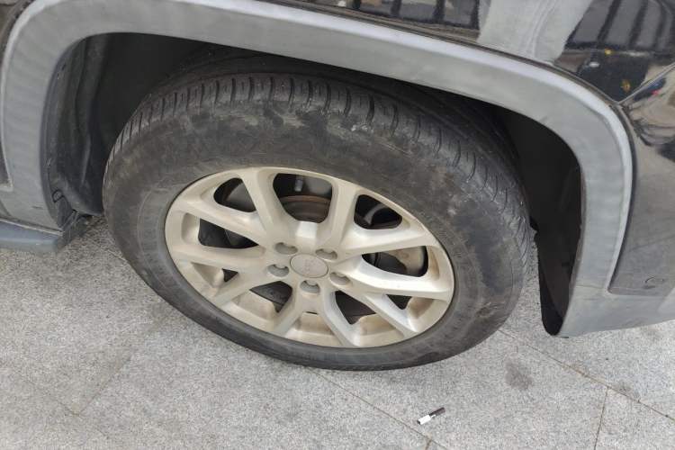 Used Jeep Cherokee 2016 2.4L Leading Edition Right Front Wheel Hub