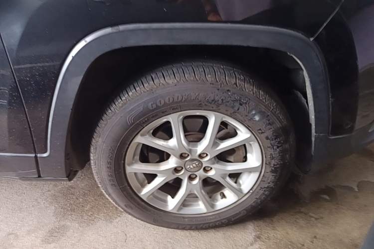 Used Jeep Cherokee 2016 2.4L Professional Smart Version Right Front Wheel Hub