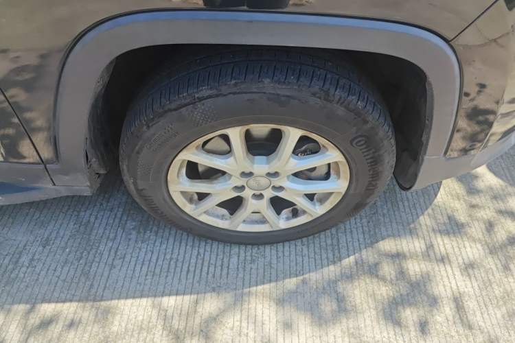Used Jeep Cherokee 2016 2.4L Professional Smart Version Right Front Wheel Hub