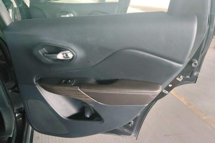 Used Jeep Cherokee 2016 2.4L Leading Edition Right Rear Door Interior