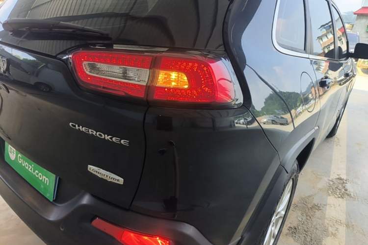 Used Jeep Cherokee 2016 2.4L Professional Smart Version Right Rear Taillight