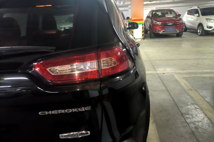Used Jeep Cherokee 2016 2.4L Leading Edition Right Rear Taillight