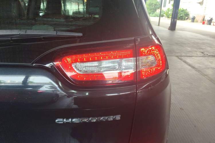 Used Jeep Cherokee 2016 2.4L Leading Edition Right Rear Taillight