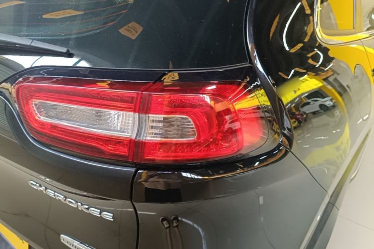 Used Jeep Cherokee 2016 2.4L Leading Edition Right Rear Taillight