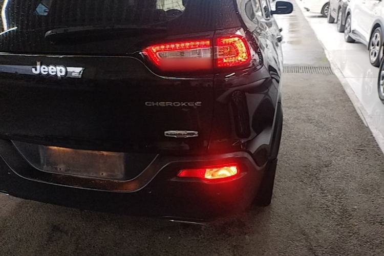 Used Jeep Cherokee 2016 2.4L Leading Edition Right Rear Taillight