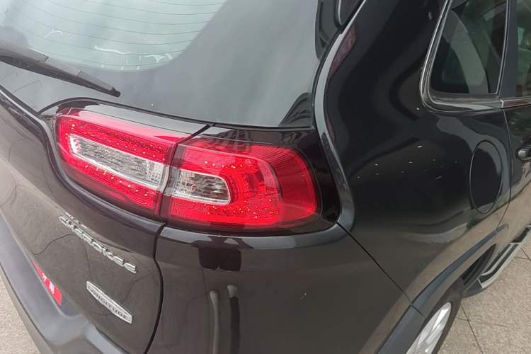 Used Jeep Cherokee 2016 2.4L Leading Edition Right Rear Taillight