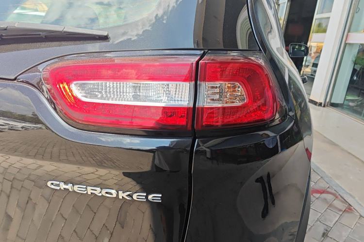 Used Jeep Cherokee 2016 2.4L Leading Smart Version Right Rear Taillight