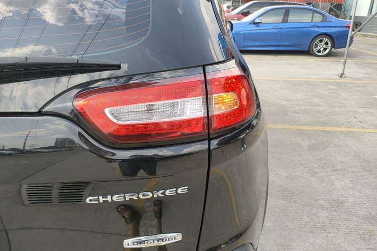 Used Jeep Cherokee 2016 2.0L Superior Edition Right Rear Taillight