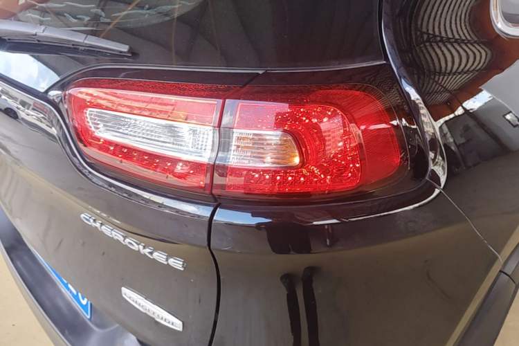 Used Jeep Cherokee 2016 2.4L Professional Smart Version Right Rear Taillight