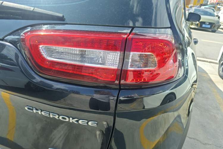 Used Jeep Cherokee 2016 2.0L Superior Edition Right Rear Taillight