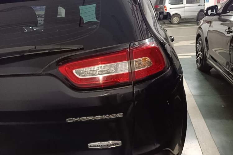 Used Jeep Cherokee 2016 2.0L Superior Edition Right Rear Taillight