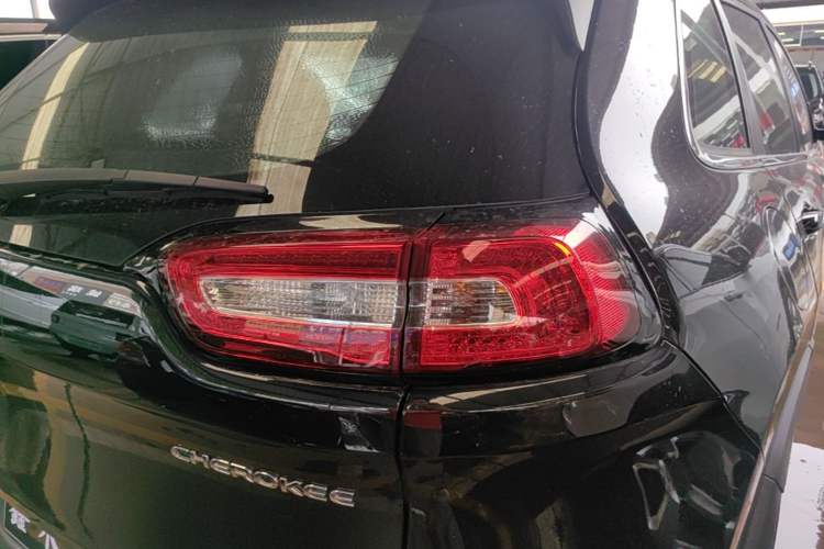 Used Jeep Cherokee 2016 2.4L Professional Edition Right Rear Taillight