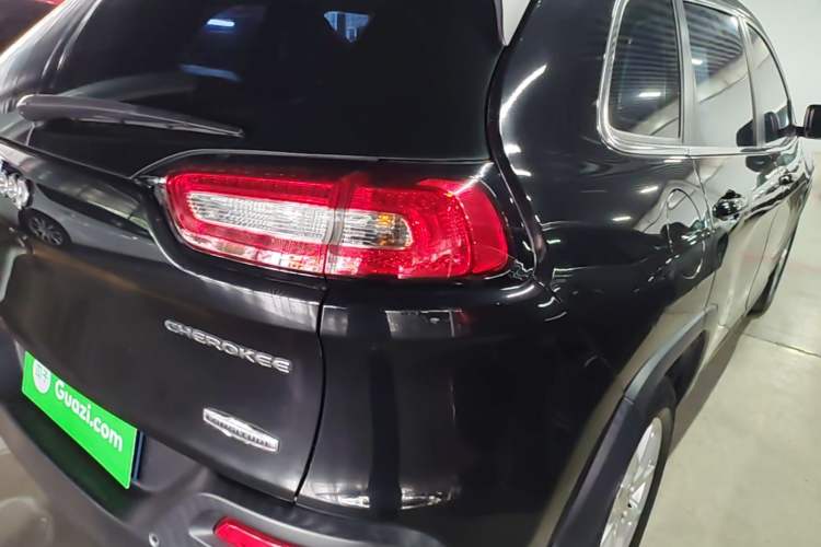 Used Jeep Cherokee 2016 2.0L Superior Edition Right Rear Taillight