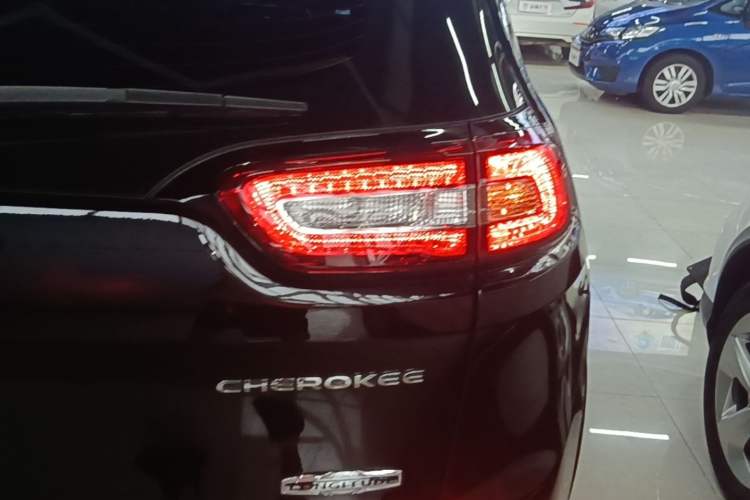 Used Jeep Cherokee 2016 2.4L Leading Edition Right Rear Taillight