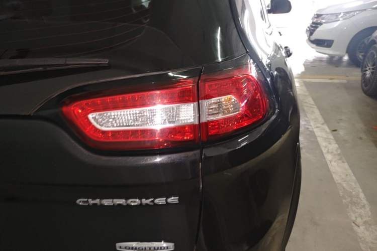 Used Jeep Cherokee 2016 2.4L Leading Edition Right Rear Taillight